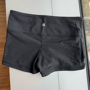 Reversible lulu lemon hot yoga short size 4.